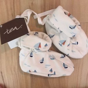 Tea baby booties